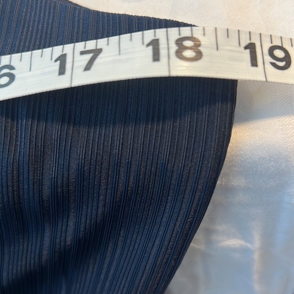 Lulu’s Black Swan, Flirty, Funky & Fabulous,Sexy Layered look, Classic,Timeless - Picture 10 of 15